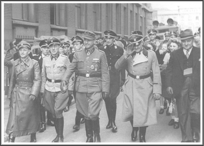 1944, 1er avril. Défilé Charleroi.JPG