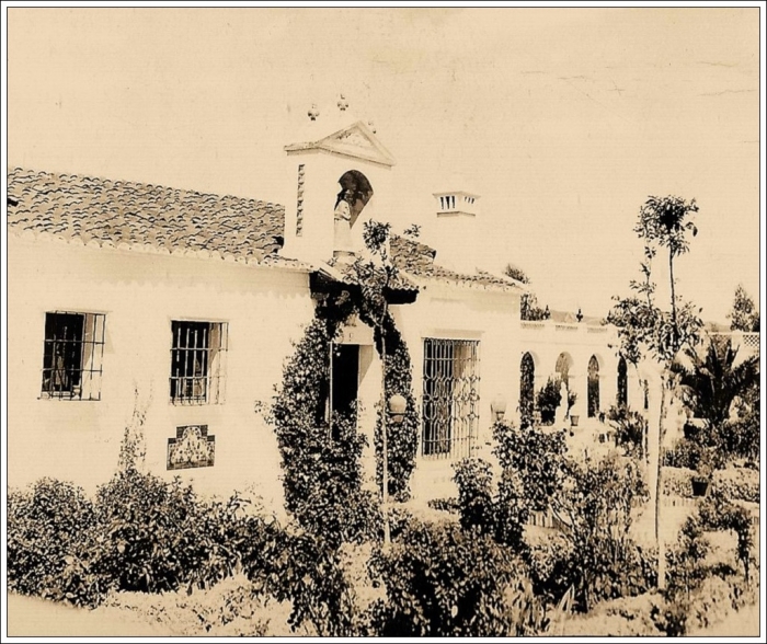 Maison Compveult Carlina.jpg