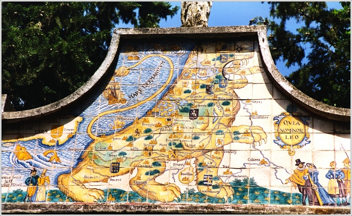 Leo Belgicus Carlina.jpg