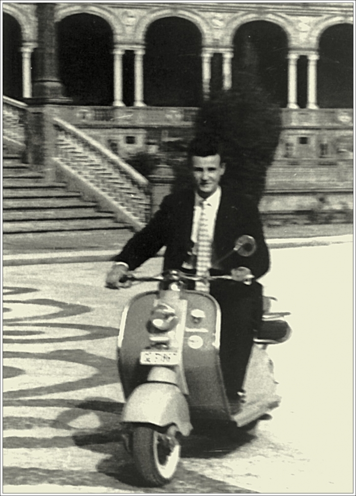 Léon-Marie scooter.jpg