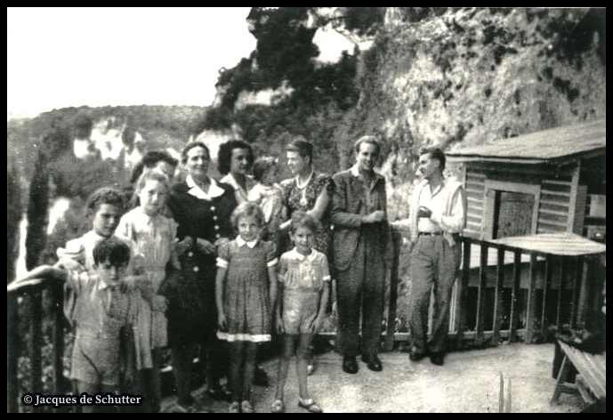 10.Famille Lemay Eyzies 1946.jpg